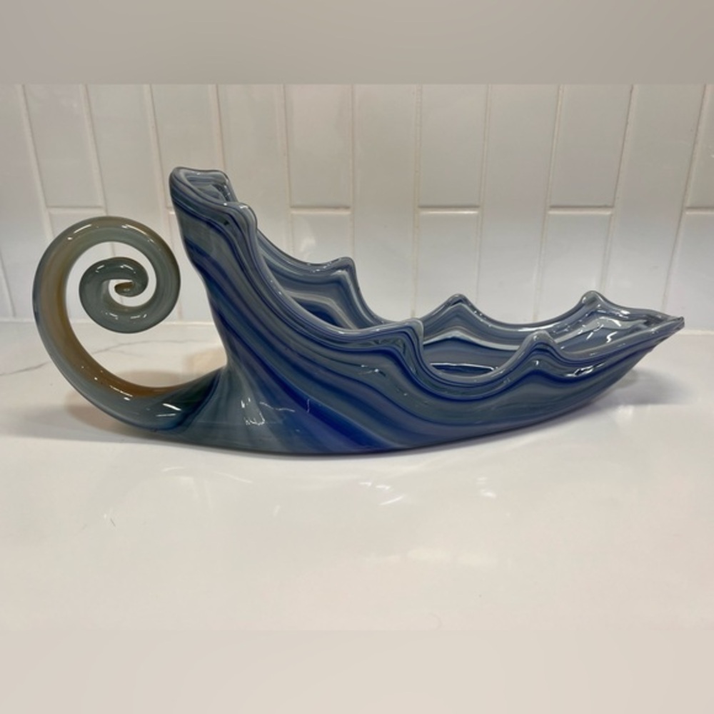 Sooner Art Glass Hand Blown Swirl Leaf Sleigh Cornucopia Display Blue Vintage